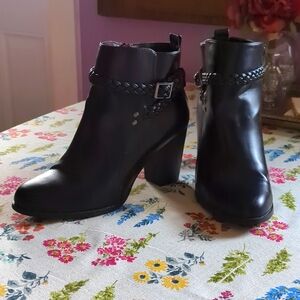 American Eagle Black Chunky Heel Ankle Booties